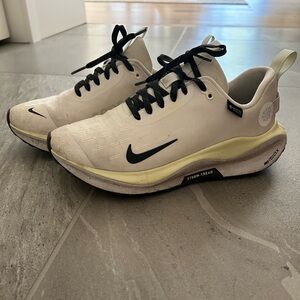 Nike Infinity Run Waterproof size 7.5 women’s running shoes.